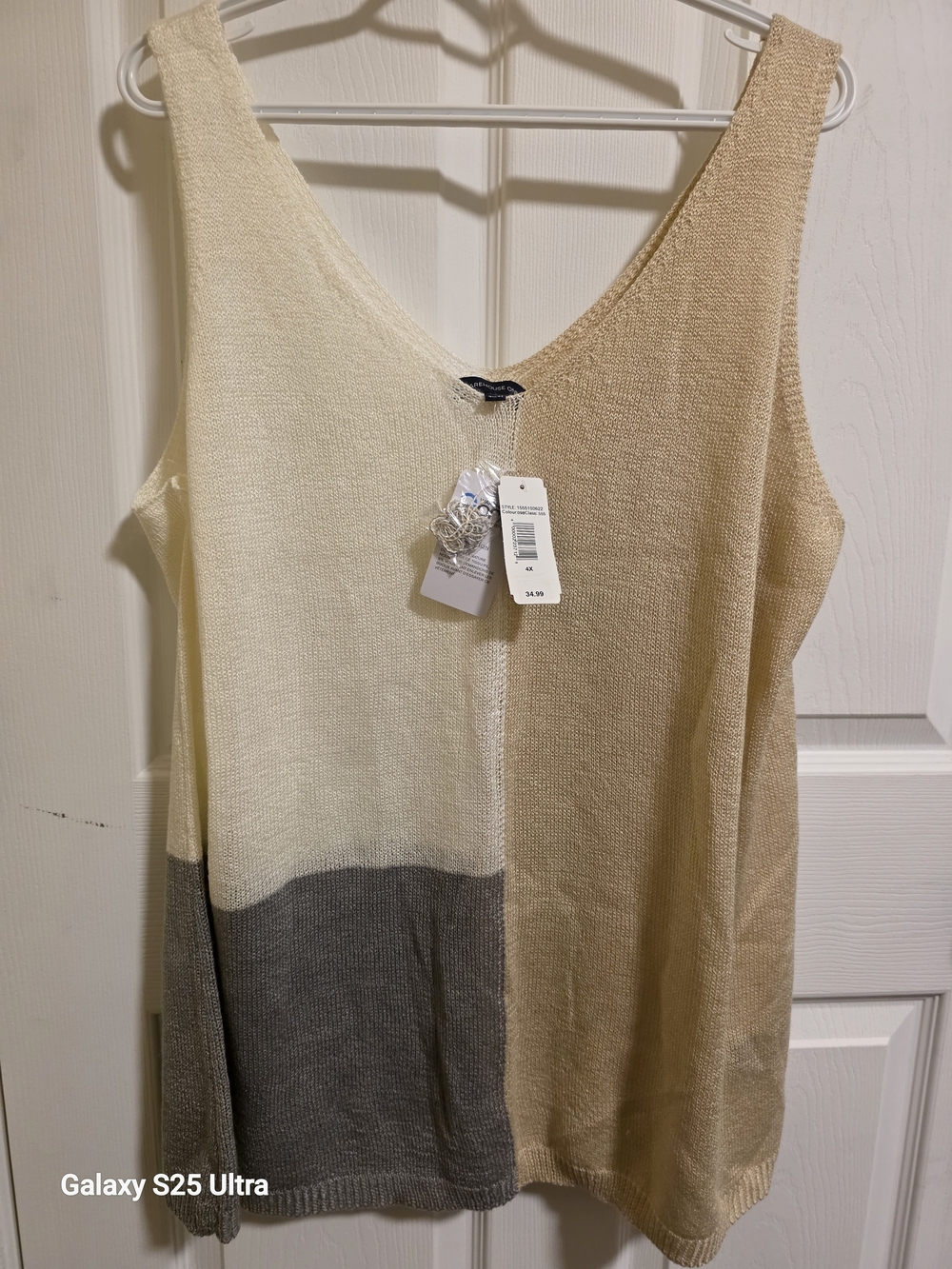 Colorblock V-Neck Knit Tank Top in Cream, Beige & Gray